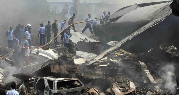 Жертвами падения самолета в Индонезии стал 141 человек