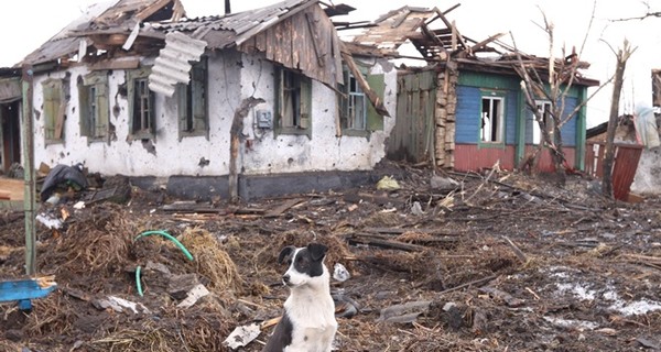 В Донецке под ночной обстрел попали жилые дома и шахта