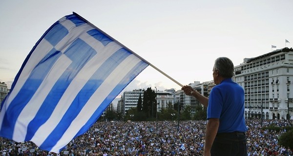 Moody's понизило рейтинг Греции, а Ципрас призвал граждан сказать на референдуме 
