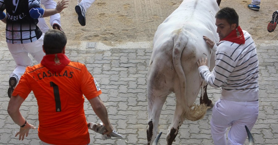 10 человек госпитализированы в Испании во время забега быков