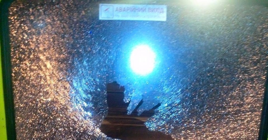 Во Львове обстреляли автобус с пассажирами