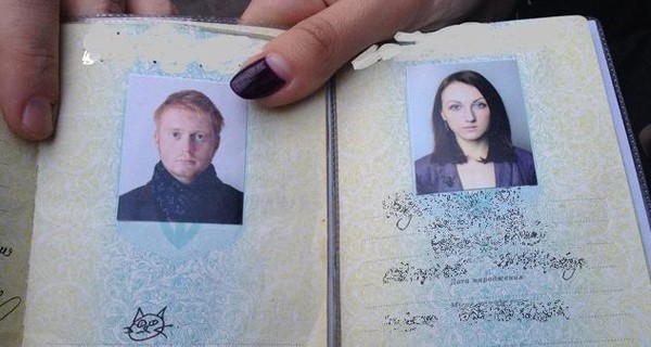 В соцсетях показали, как украинцы в паспортах котиков рисуют