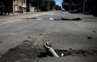 В Донецке под ночной обстрел попал Куйбышевский район, загорелся магазин