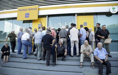 Греция открыла банки после трехнедельных банковских каникул