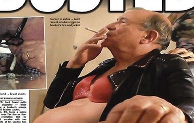 СМИ нашли фотографии бывшего вице-спикера Палаты лордов в бюстгальтере проститутки