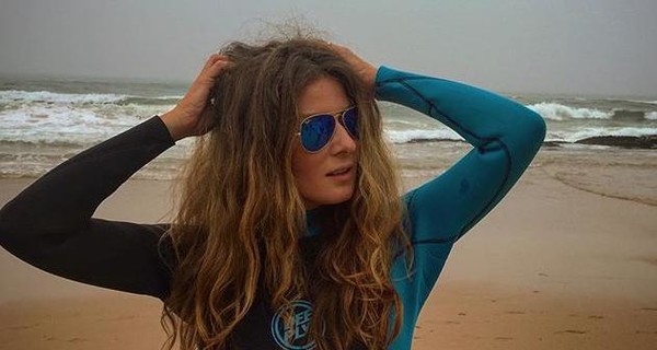 Ради нового шоу Жанна Бадоева учится серфингу 
