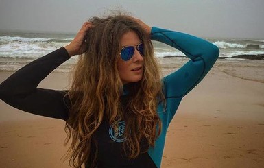 Ради нового шоу Жанна Бадоева учится серфингу 