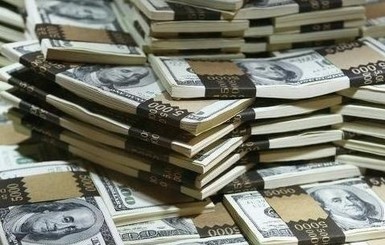 Средняя зарплата в Украине выросла до 4,3 тысячи гривен