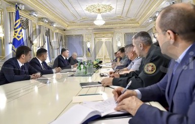 Порошенко срочно созвал заседание Военного кабинета 