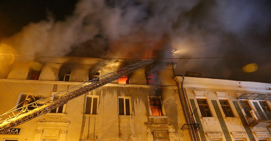 В Тернополе загорелась пиццерия, пожарные боролись с огнем 5 часов