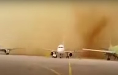 В сети появилось видео масштабной песчаной бури посреди аэропорта в Иордании