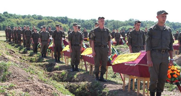 В Запорожье на похороны неизвестных бойцов из зоны АТО съехались священники разных конфессий
