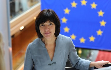 Евродепутат Ребекка Хармс отдыхает в Карпатах