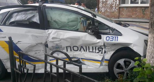 В Киеве полиция попала в аварию, пострадал ребенок