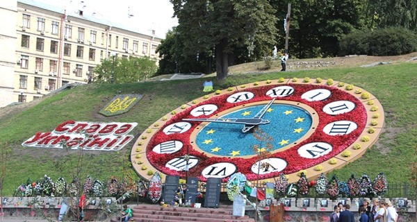 В Киеве на цветочные часы потратили 700 тысяч гривен