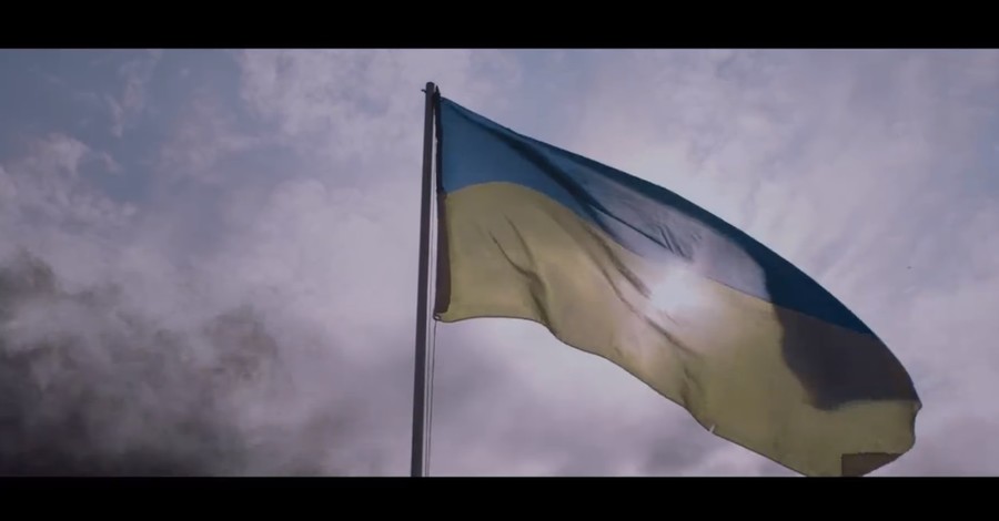 Порошенко опубликовал патриотическое видео ко Дню флага