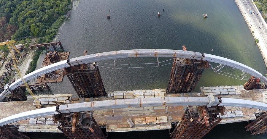 В Киеве строят новый мост на Троещину