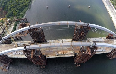 В Киеве строят новый мост на Троещину