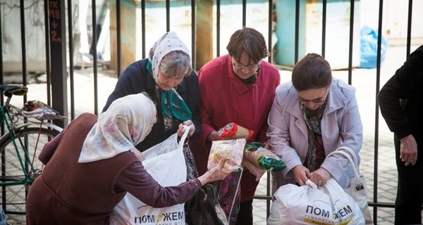 62 автоколонны гуманитарной помощи уже отправил Штаб Ахметова в Донецк