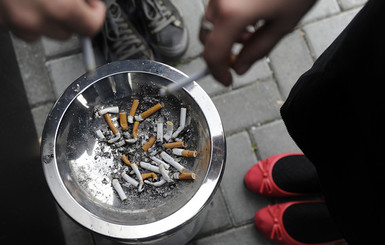 ТОП-10 самых курящих стран: украинцы стали дымить в разы меньше
