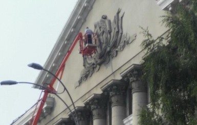 В Киеве со здания академии МВД снимут советскую символику