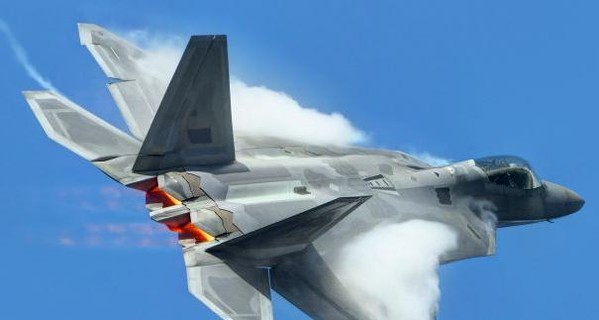 США перебросили в Германию истребители F-22 Raptor