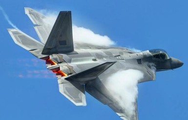 США перебросили в Германию истребители F-22 Raptor