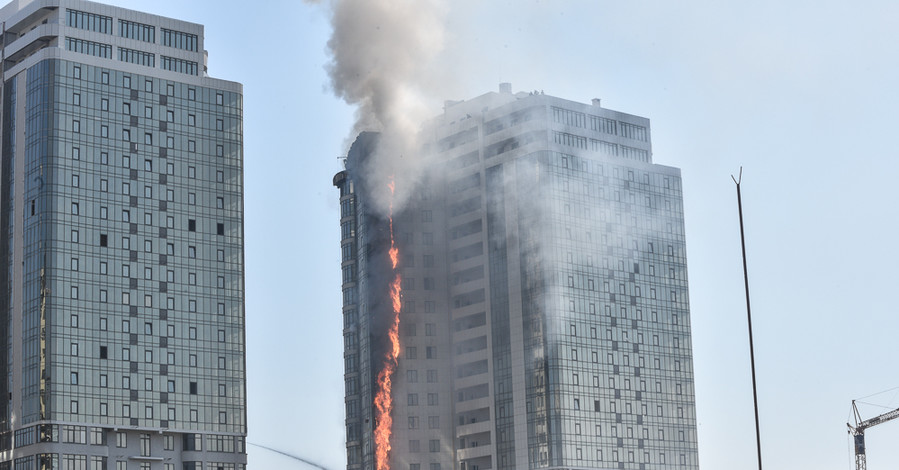 В Одессе загорелась многоэтажка, центр города охвачен дымом