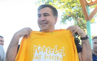 Михаил Саакашвили приоделся на “Джаз Коктебеле”