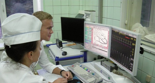 В институте Амосова удалили опухоль, не разрезая грудную клетку
