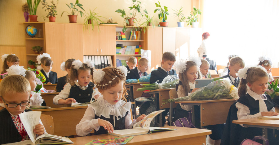 В Харькове учеников четвертых и седьмых классов оставили без книг