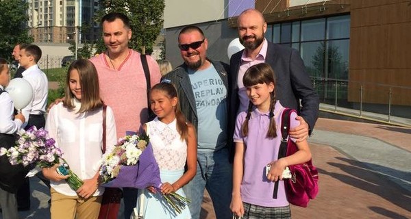 Мужья Ефросининой и Рамус отвели дочерей в школу