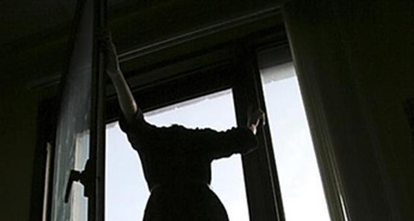 В Днепропетровске десятилетний мальчик выбросился с восьмого этажа