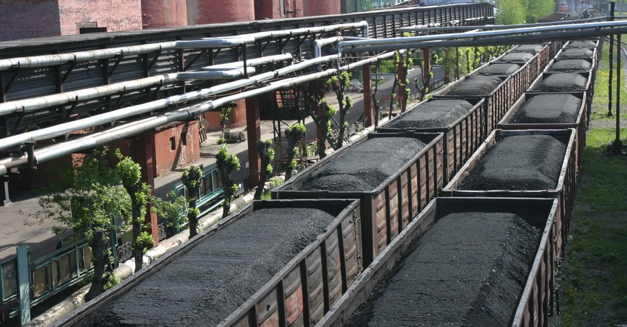 Поставки угля из зоны АТО в Украину возобновились 