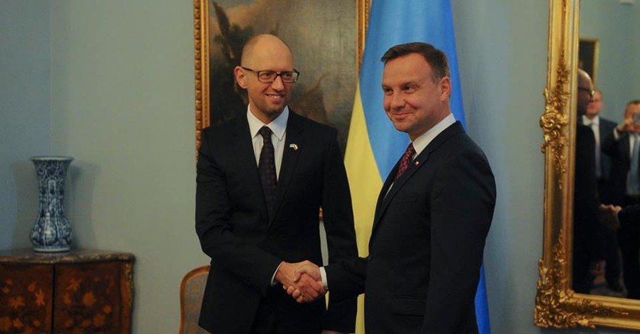 Президент Польши пообещал Яценюку помочь в разрешении конфликта в Донбассе