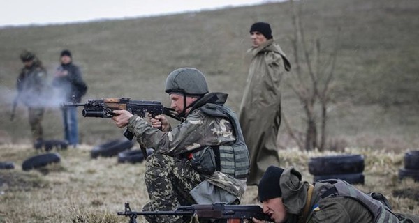 Штаб АТО: возле Донецка продолжаются обстрелы