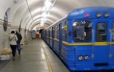 В Киеве в вагоне метро открыли стрельбу