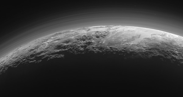 NASA опубликовало уникальные снимки Плутона