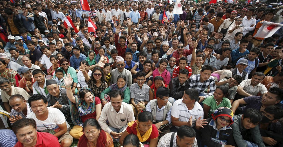 В Непале приняли демократическую конституцию 