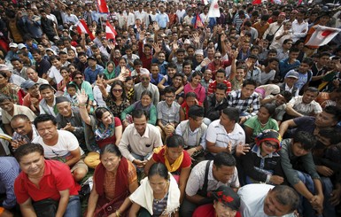 В Непале приняли демократическую конституцию 