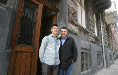 Жена и сын Олега Тягнибока попали в ДТП
