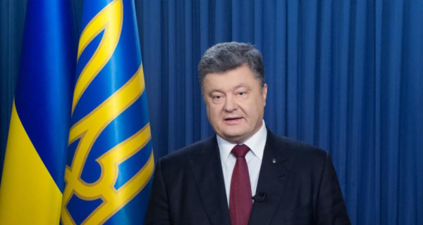 Порошенко: Украина может молниеносно вернуть отведенную  технику на позиции