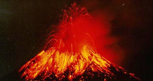 В Эквадоре началось извержение вулкана Тунгурауа