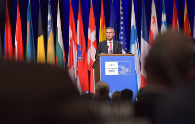НАТО приняла резолюции о солидарности с Украиной и санкциях для России 