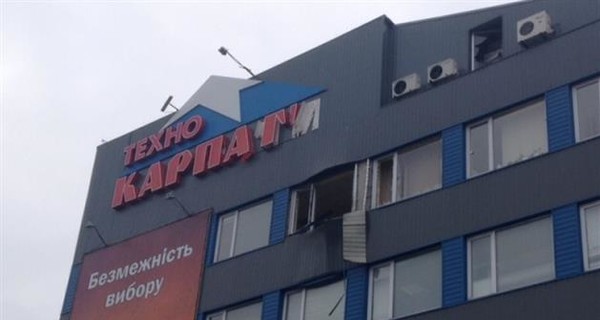 В Мукачево из гранатомета расстреляли торговый центр