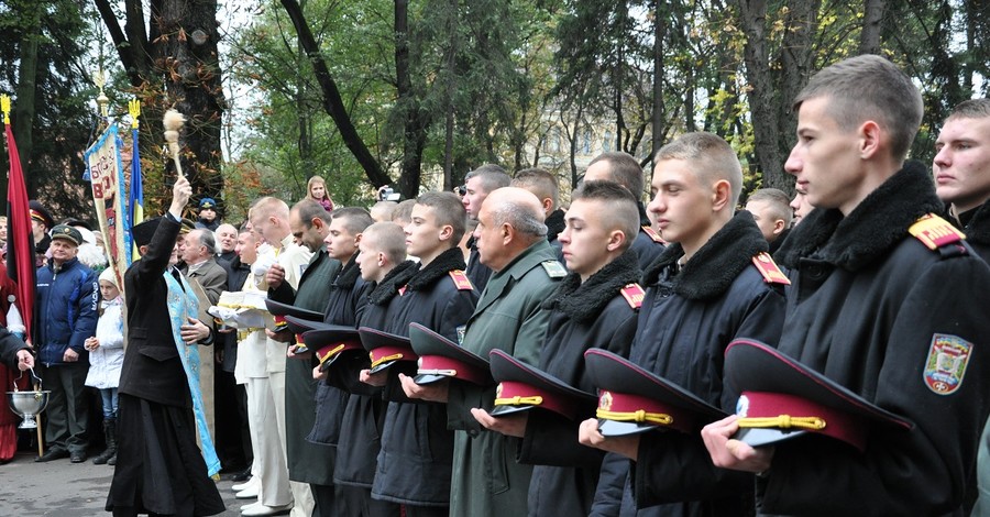 Во Львове 300 первокурсников военного лицея приняли присягу