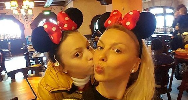 Оля Полякова отвезла дочь на День рождения в Париж