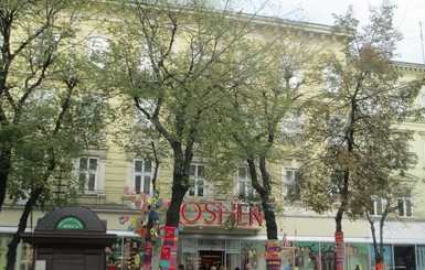 Во Львове  требуют сменить вывеску магазина Roshen