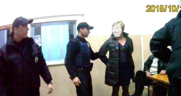 Во Львове учительница физкультуры избила полицейских
