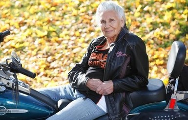 В США 90-летняя бабушка рассекает на шикарном 